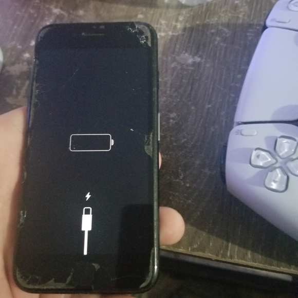 iPhone 7 - Picture 2 of 2